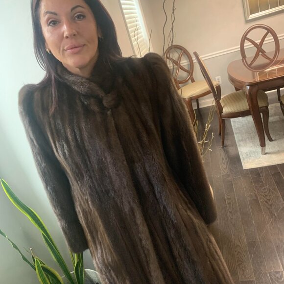 Top Quality Natural Full-Length, Fully Let-out Female Mahoghany Mink Coat - Picture 4 of 6